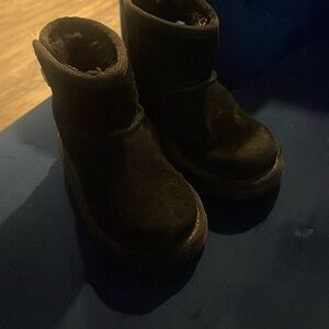 Toddler girls Uggs size 7